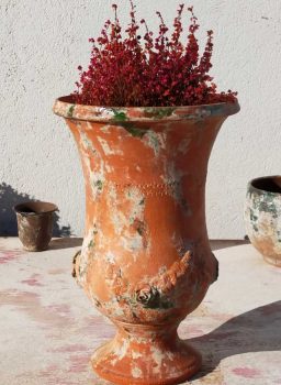 vase a fleurs forme medicis terre rouge patine ancienne