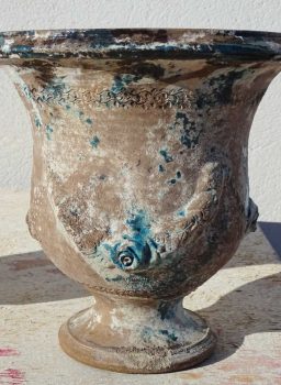 vase Médicis terre noire patine bleu clair