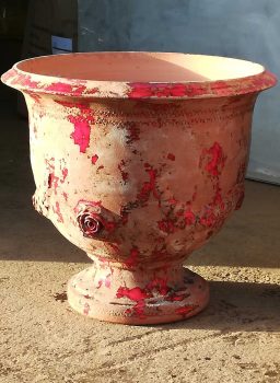 vase rond sur pied terre rouge patine rouge