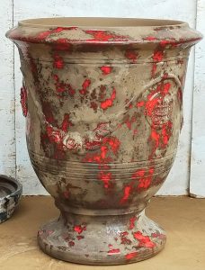 Vase d’Anduze terre noire patine rouge