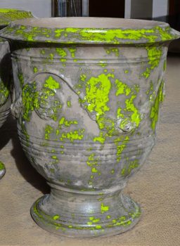 Vase d'Anduze terre noire patine vert anis Vase d'Anduze terre noire patine vert anis